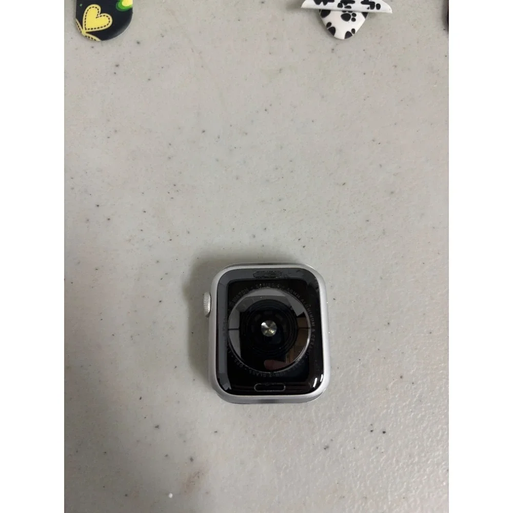 Apple‎ Watch Series 4 40mm Silver Aluminum 7 Patterned Silicone Bands - untested